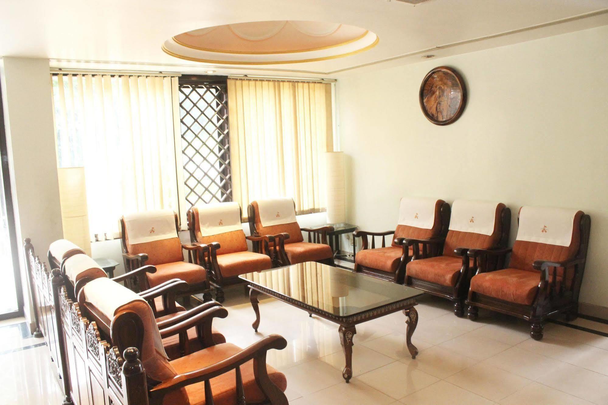 Treebo Trend Royal Inn Mysore Exterior photo