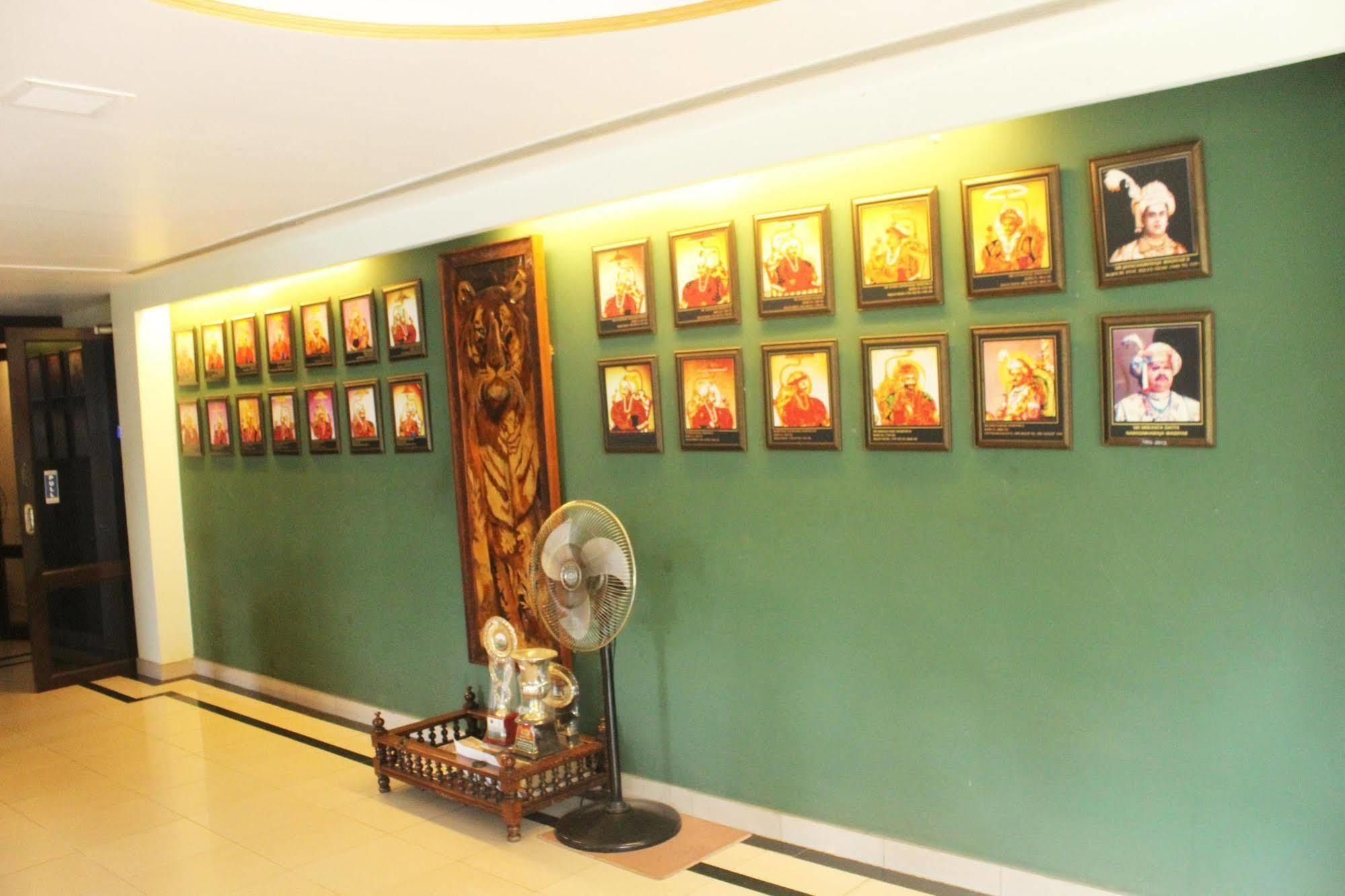 Treebo Trend Royal Inn Mysore Exterior photo
