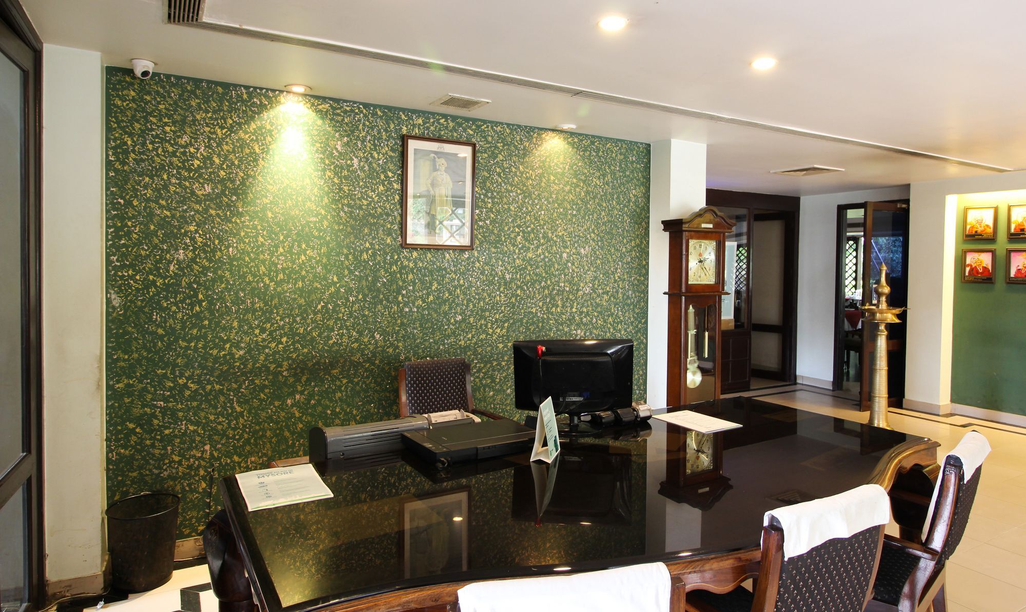 Treebo Trend Royal Inn Mysore Exterior photo